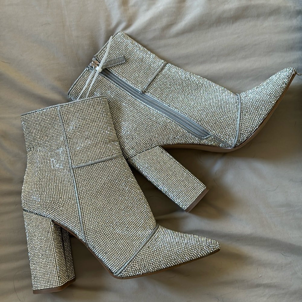 Glitter heeled booties!✨🪩